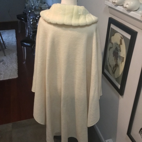 East5th ivory. ColorOne Button Cape SOFT CUDDLY. ROOMY. XTRA LARGE - Picture 5 of 9